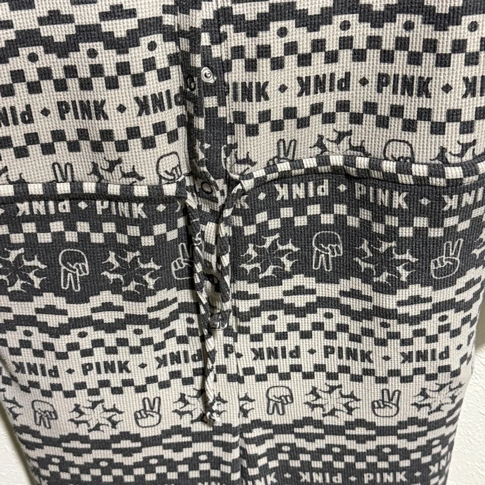 PINK Victoria's Secret Women's Pajama Jumpsuit One Piece Peace Sign Print Size L - Picture 6 of 10